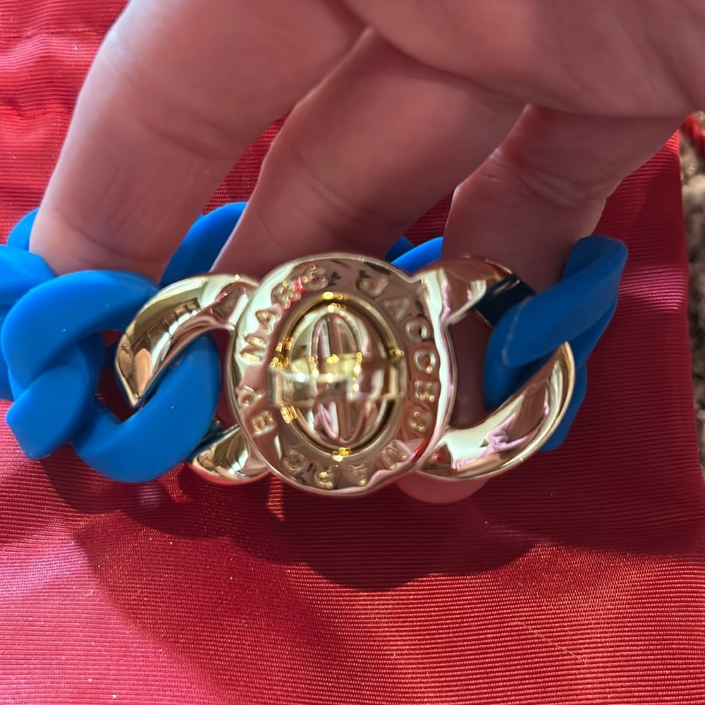 Marc Jacob’s blue bracelet-faux